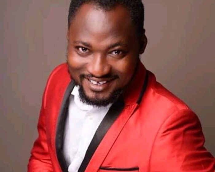 Funny Face shows class as he parades his vehicle house