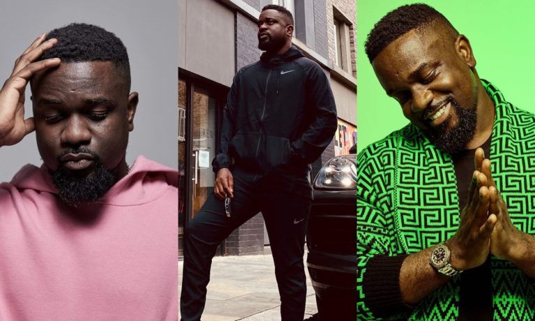 “Aswear God Has Been Good” – Fans Say Over Legendary Throwback Photo of Lanky Sarkodie Performing For Friends