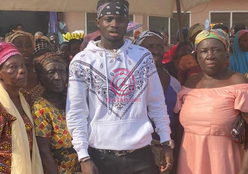 Kuami Eugene Donates To Widows And Orphans In Akim Oda Ahead Of Christmas Festivities