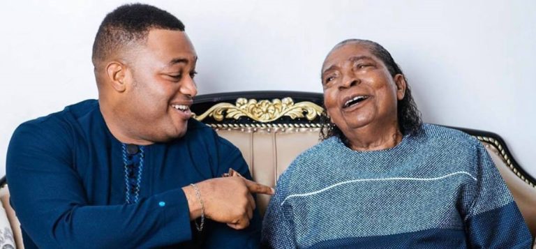 VIDEO: Kwadwo Safo Akofena Breaks Down In Tears After Apostle Kwadwo Safo’s Will Is Finally Read