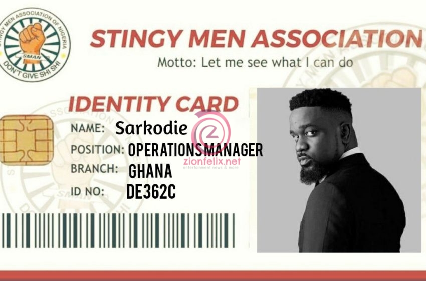 Confirmation Of The Stingy Tag? See Sarkodie’s Happy Reaction As He ‘Accepts’ His Card As A Member Of The ‘Stingy Men Association’