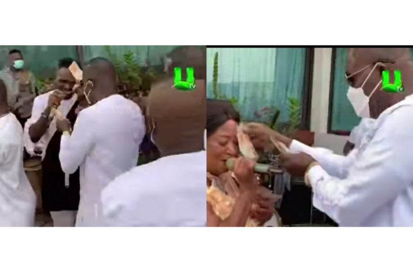 Dr Osei Kwame Despite Splashes Cash On Yaw Sarpong And Asomafo During A Performance At His ‘Mini Birthday Party’ (Watch Video)