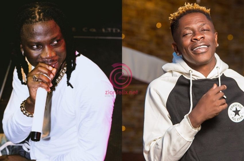 Shatta Wale Spotted Talking To An Image Of Stonebwoy At The Back Of A Trotro In A Sh0cking Manner (Video)