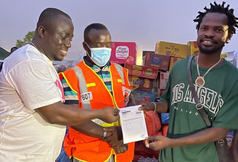 PHOTOS: Fameye Pays Visit To The People Of Apietse And Donates Items To Them Following The Explosion