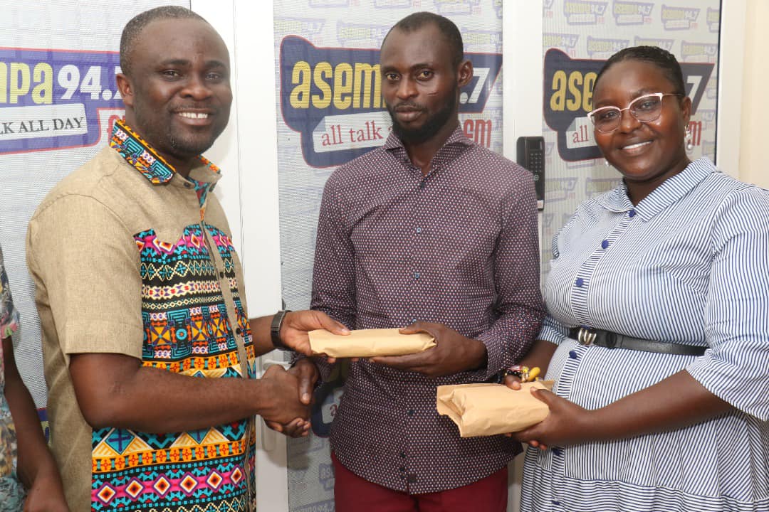 PHOTOS: Taxi Driver, Kwesi Ackon ‘Smiles’ For The First Time As Asempa FM Present Him Ghc25,000 For His Honesty To Fishmonger Who Left Ghc8,400 In His Car
