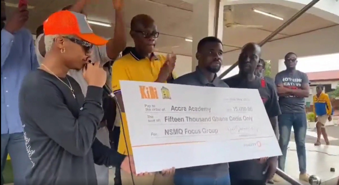 KiDi Donates Ghc15,000 To His Alma Mater, Accra Academy Senior High – Watch Video
