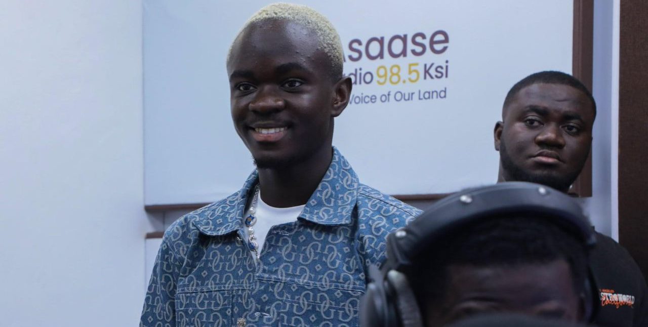 Yaw Tog Outdoors New Blonde Look – See Photos