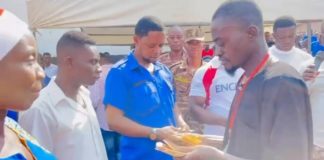 Lilwin Gifts Prisoners At Kumasi Money As He Pays Them A Visit – Watch Video