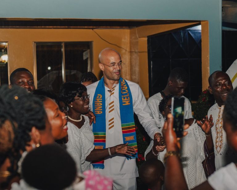 Award-Winning Dutch Musician ‘Mr Probz’ Unites With His Ghanaian Family