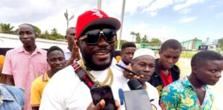 VIDEOS: Nhyiraba Kojo Puts Smiles On The Faces Of The People Of Nzulezu With Generous Donations