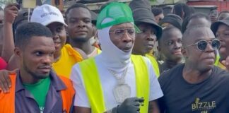 VIDEO: Shatta Wale Donates Ghc30,000 To Buzzstop Boys