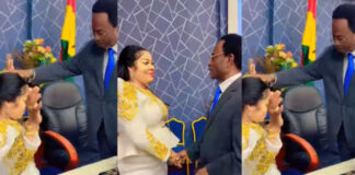 Agradaa kneels for prayers from Church of Pentecost’s former chairman Opoku Onyinah