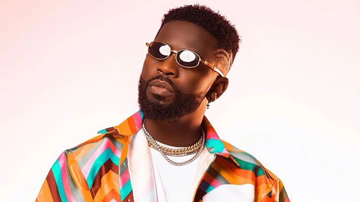 Bisa Kdei Survives Car Accident, Urges Fans To Give Thanks To God