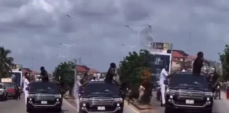 Stonebwoy Sparks Online Buzz After Throwing Money at Fans in Ejisu Despite Past Comments